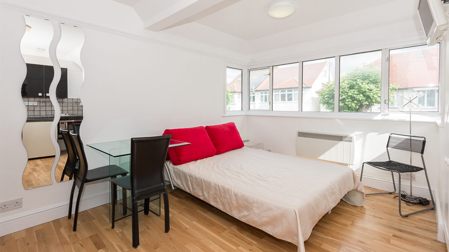 Studio flat to rent in Golders Green NW11, London