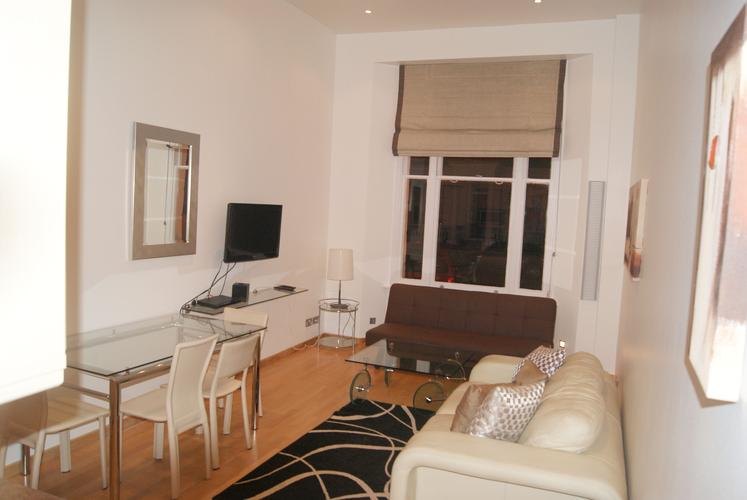 Flat 9, 1 - 5 St. Stephens Gardens - Image