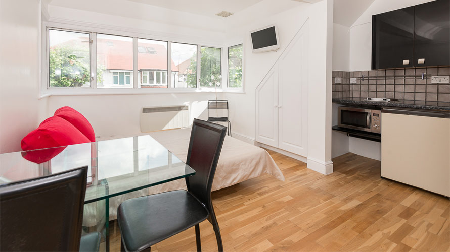 Studio flat to rent in Golders Green NW11, London