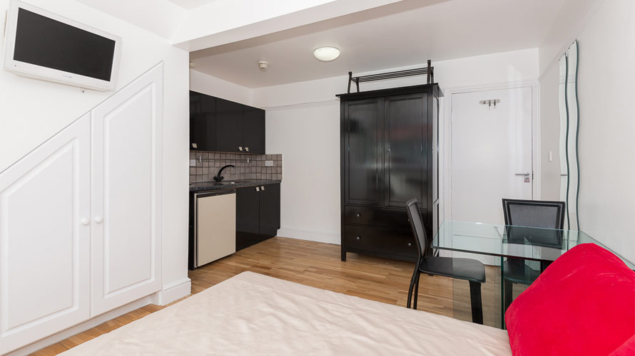 Studio flat to rent in Golders Green NW11, London