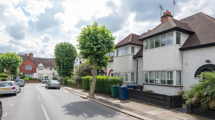 Studio flat to rent in Golders Green NW11, London